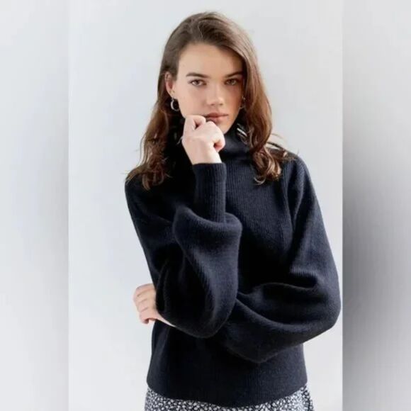 URBAN‎ OUTFITTERS Ribbed Turtleneck Sweater Black NWT Sz Small - Picture 1 of 6